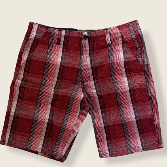 Urban Basics Men’s Red Plaid Shorts - Size 36 - Picture 2 of 3